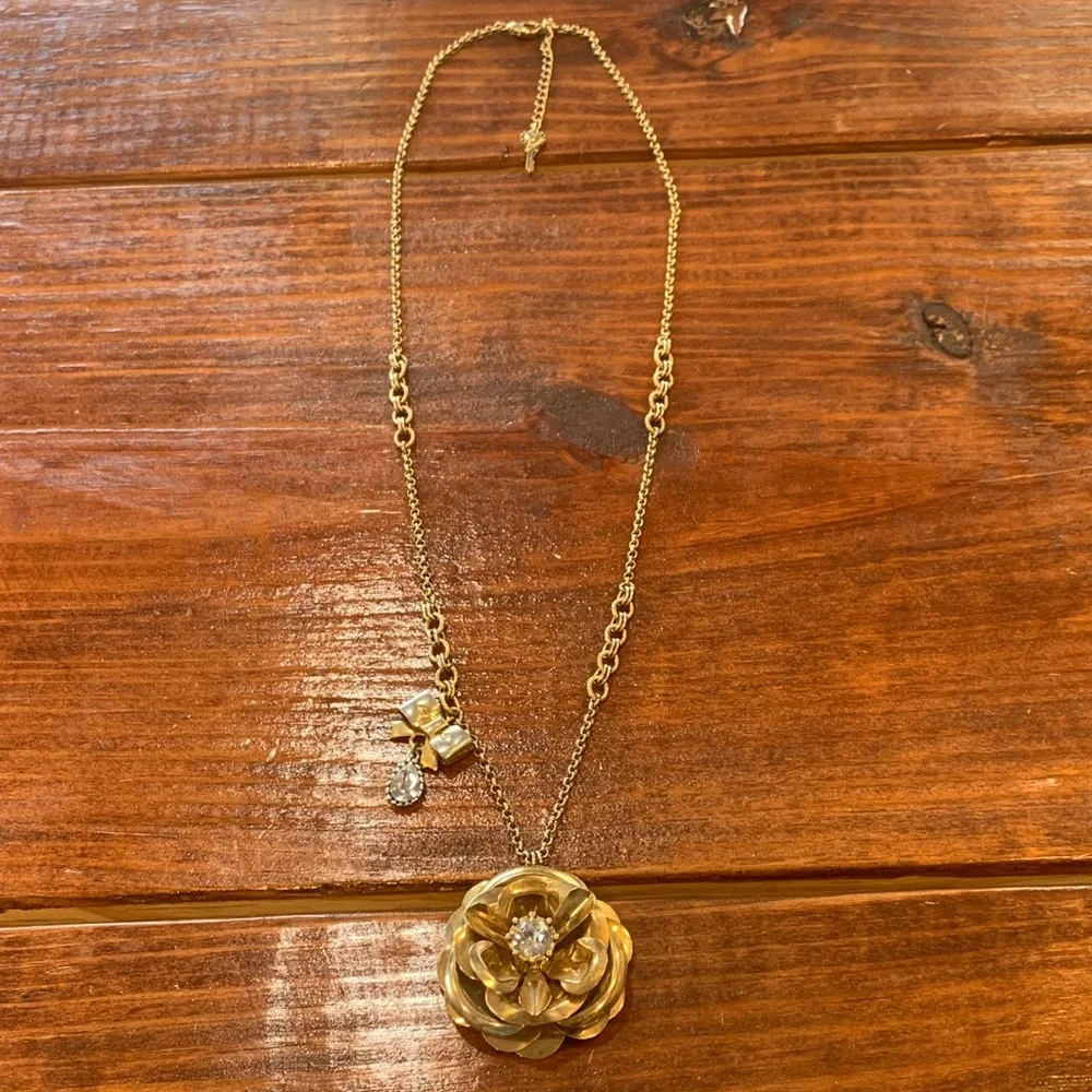 Vintage Betsey Johnson Gold 3D Rose Flower Necklace - Picture 3 of 17